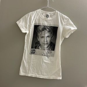 Niall Horan One Direction shirt
